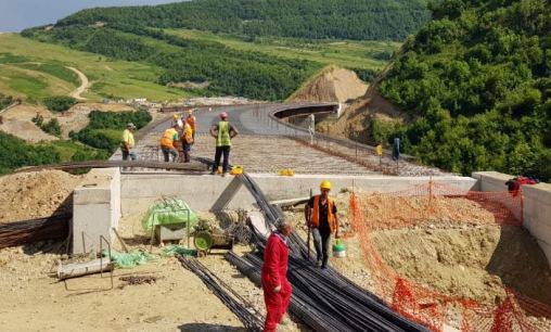Nuk ka fund zvarritja e rruges Qukes- Qafe Plloce: Kerkohen 106 mln USD shtese